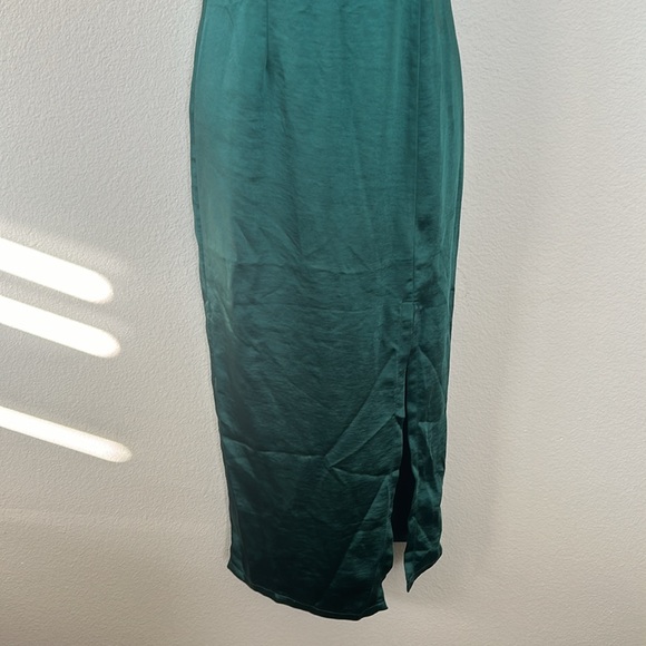Oh Polly Emerald Green Asymetrical Satin Side Slit Midi Dress - Picture 5 of 11